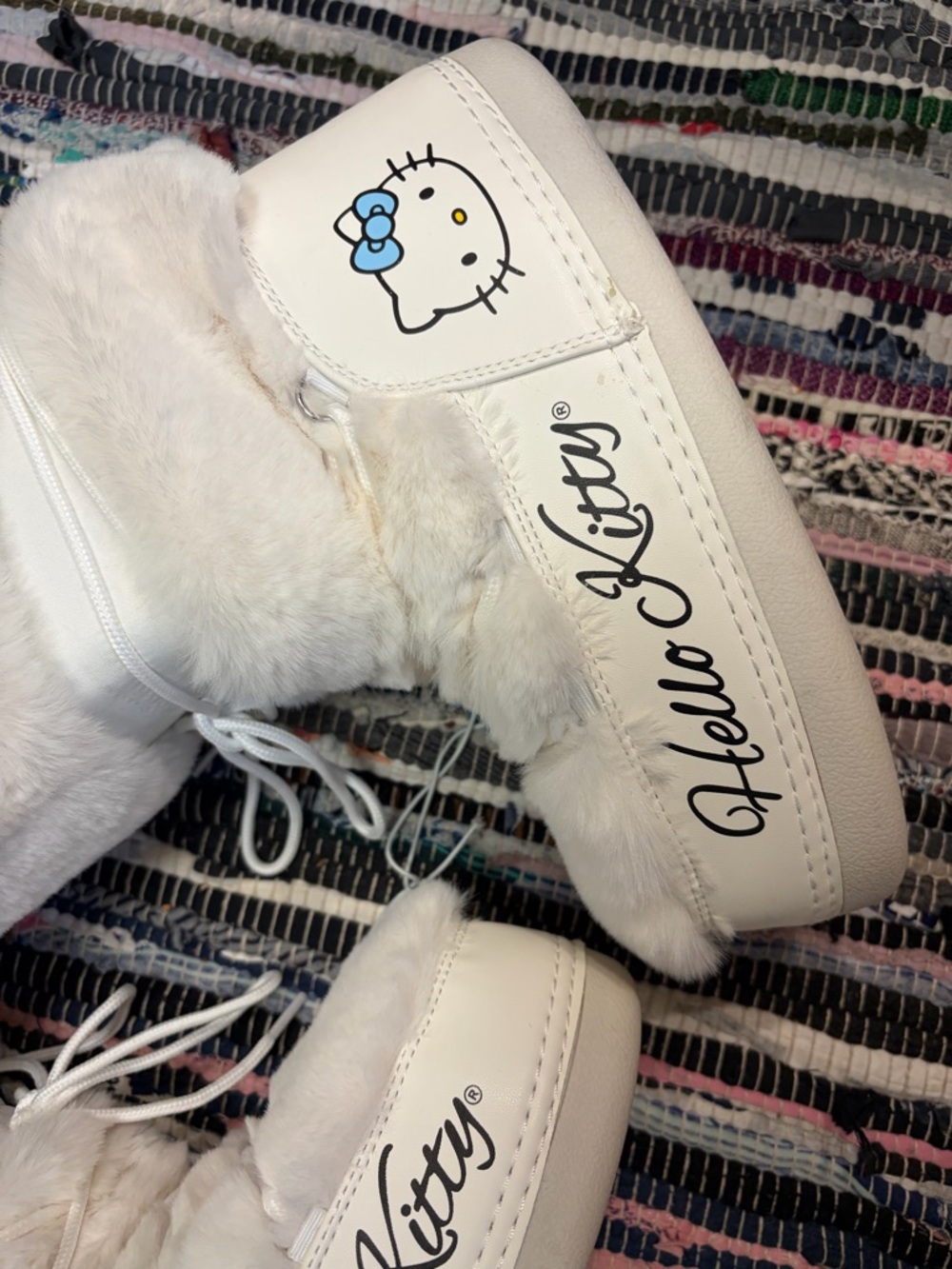 NEW Hello Kitty Snow Boots Forever 21 - Size 10 NWT - Picture 7 of 8